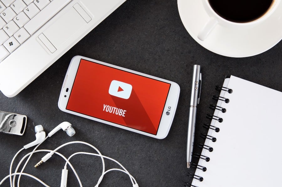 telephone portable avec la page Youtube sur lecran